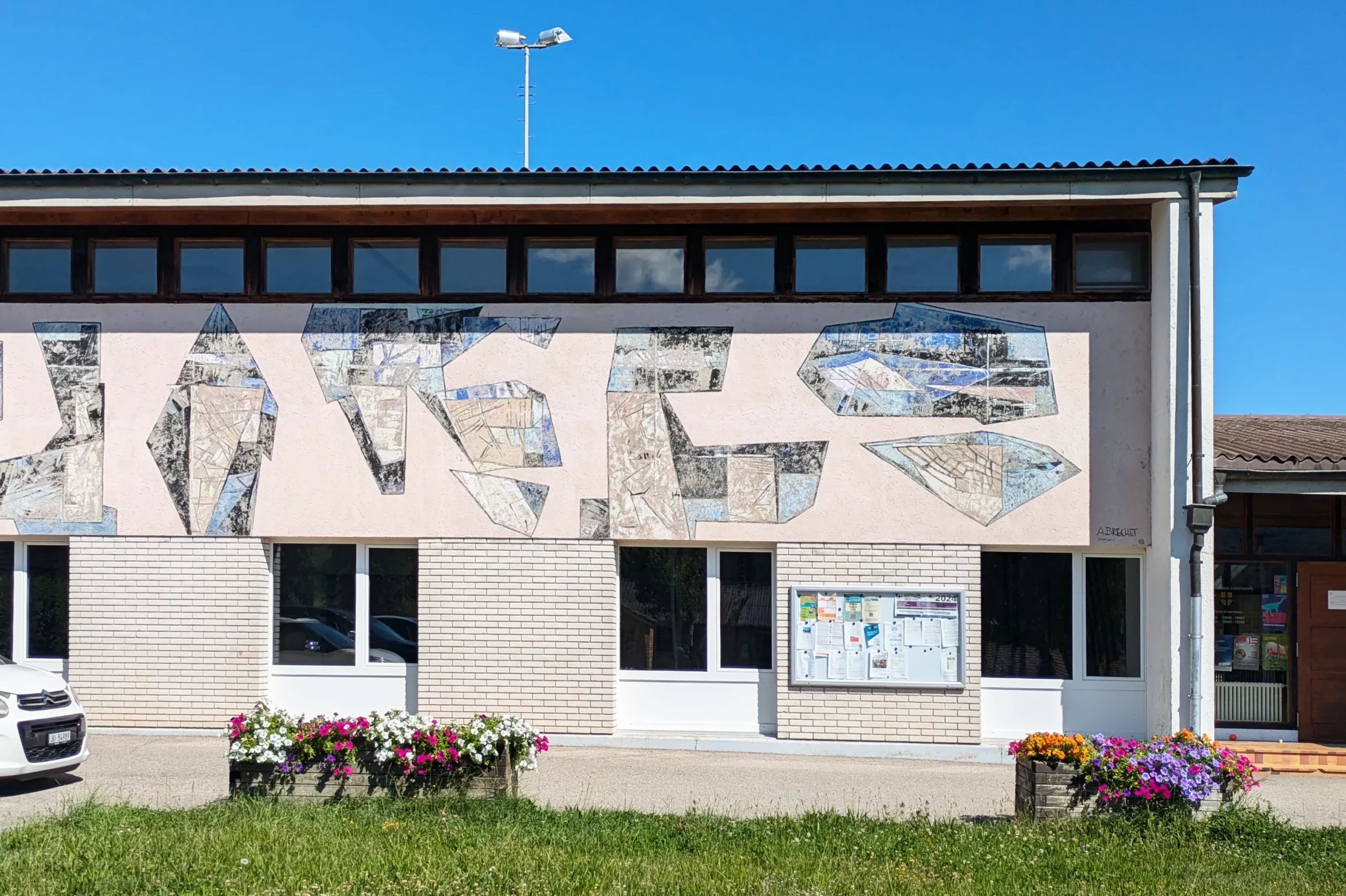Batiment communal et batiment scolaire